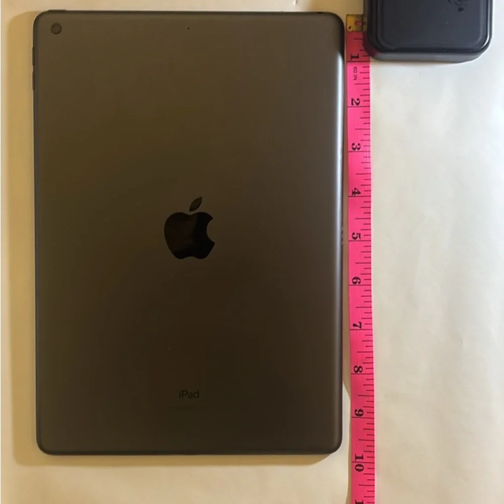Apple IPad 64GB Wi-Fi only Space Gray with Box and charger